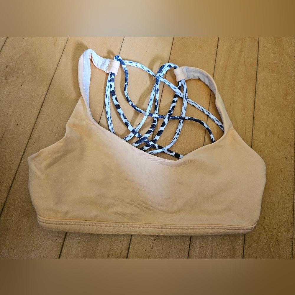 Lululemon free to be wild bra size 4